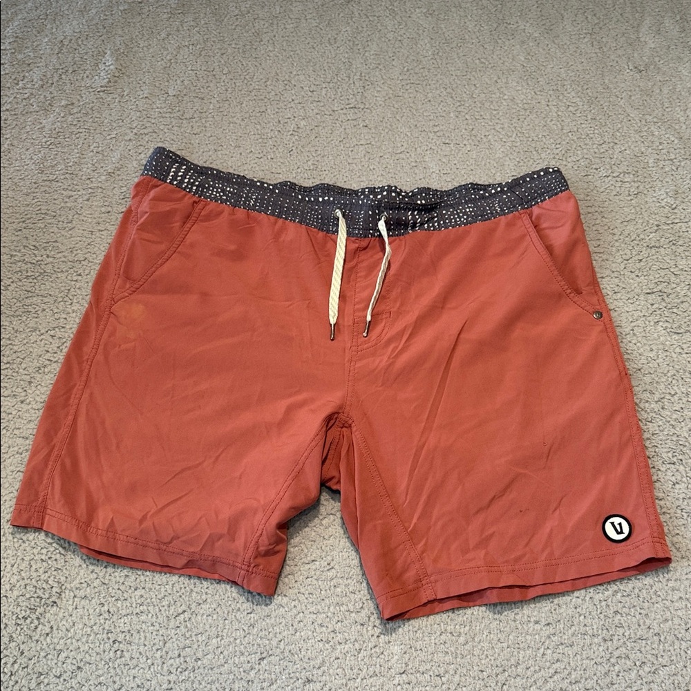 Vuori Men's Kore 7" Shorts in a cedar red color Size XXL
